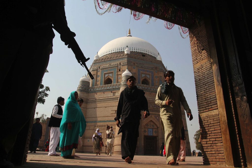 Il santuario sufi di Sehwan, uno dei teatri presi di mira dai terroristi jihadisti (AFP)