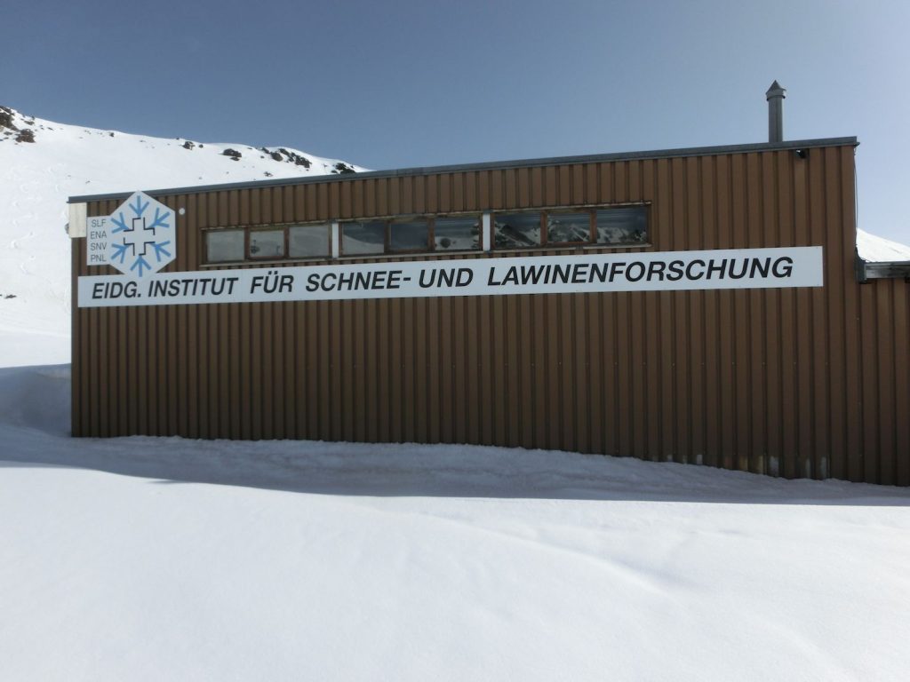 L’ex edificio principale del WSL, l’Istituto per lo studio della neve e delle valanghe SLF sopra Davos (Capricorn4049)
