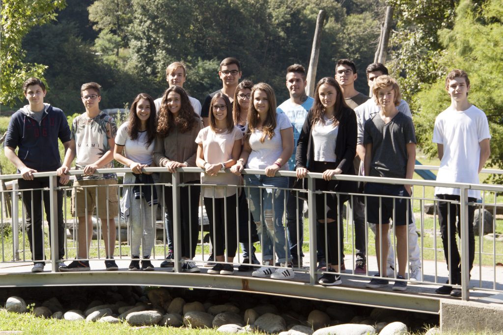 Da destra prima fila: Nicolò Ferla, Loris Minardi, Jessica Texeira, Egzona Arifi, Giulia Bizzozero, Filomena Fischetti, Alberina Namani, Kevin Boin, David Grgic.