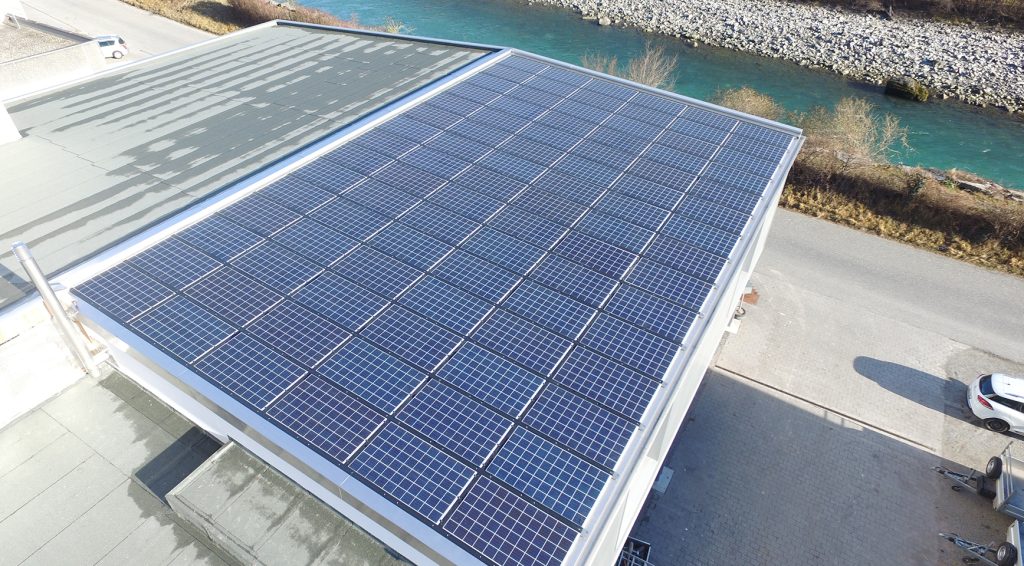 Copertura di un tetto (energiebüro® ag / Zürich – für Solarkraftwerke)