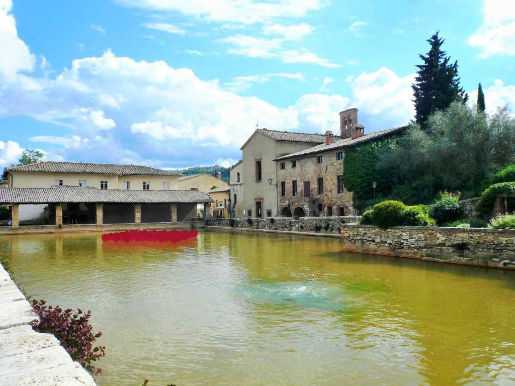 Bagno Vignoni, Vasca  e Loggiato di Santa Caterina