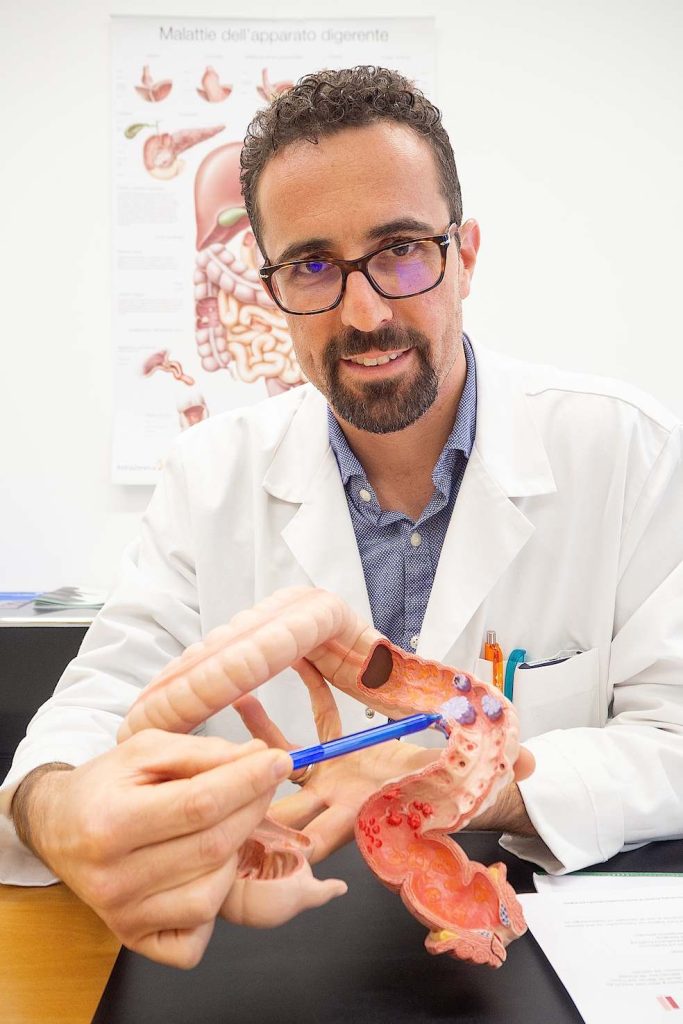 Il gastroenterologo dottor Simone Vannini (Vinc enzo Cammarata)