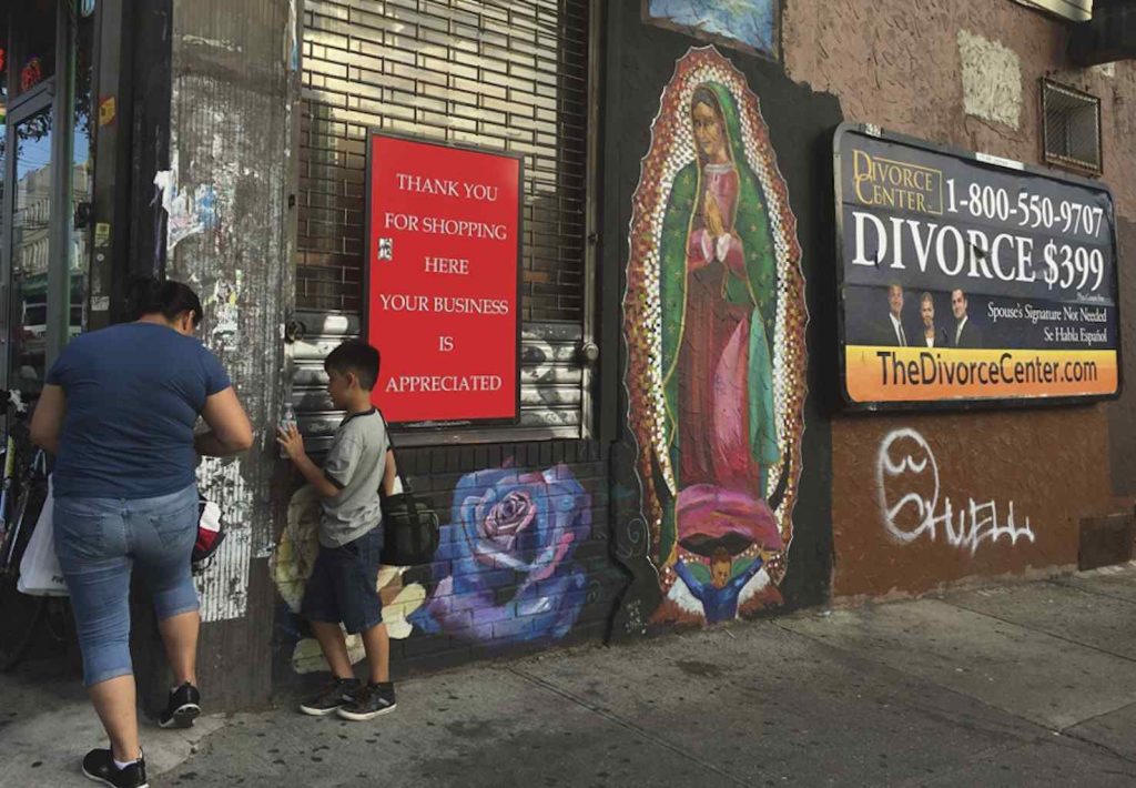 Bushwick, quartiere messicano con la pubblicità «Divorzio a 399 dollari»