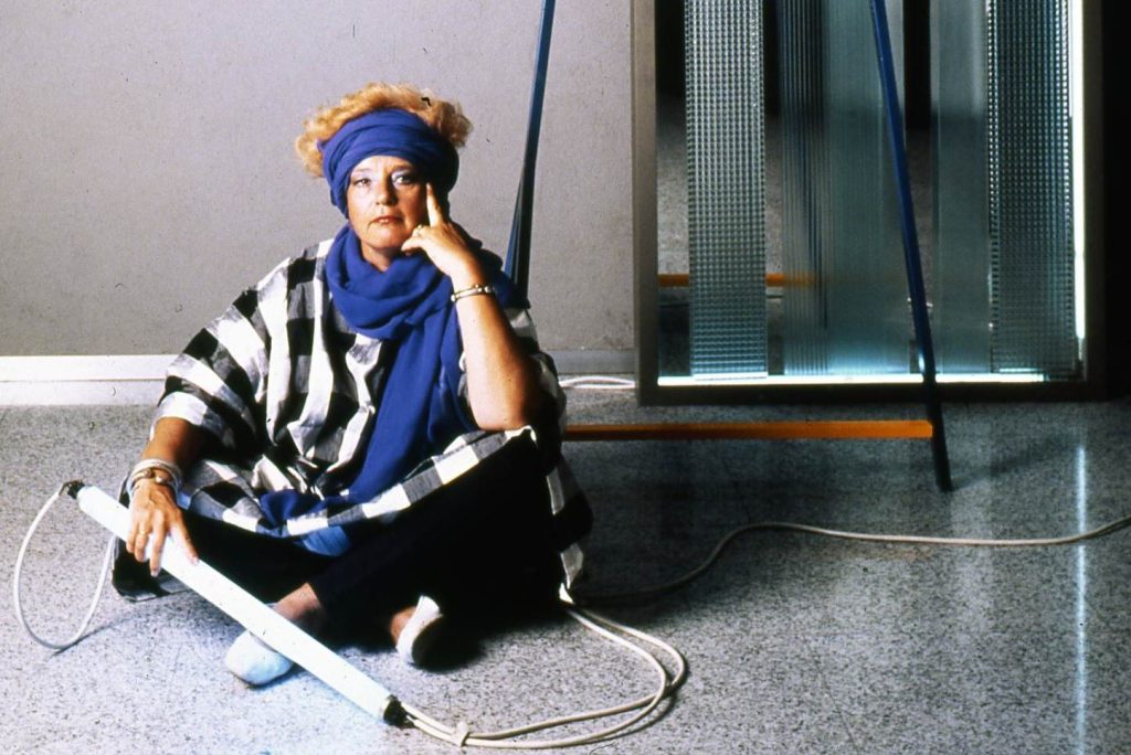 Parte del ritratto di Nanda Vigo per la copertina di Domus, 1985 (Gabriele Basilico © Archivio Nanda Vigo, Milano)