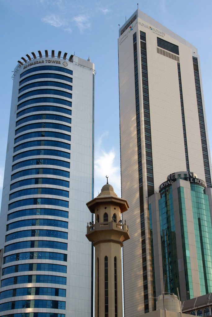 Minareti e grattacieli, il sacro e il profano del centro cittadino