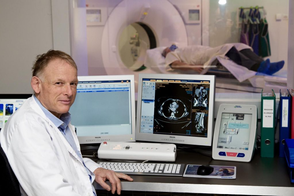 Il dottor Thomas Lacina, specialista in Radiologia (FMH) e Terapia del Dolore (SSIPM) (Stefano Spinelli)
