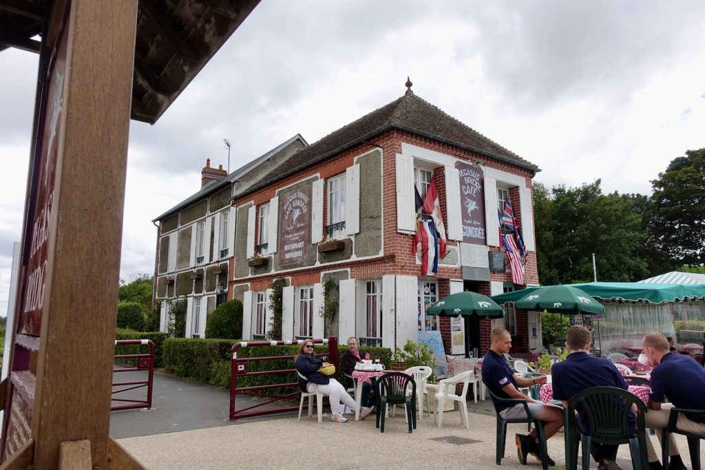 Il Café Gondrée, prima casa liberata della Francia
