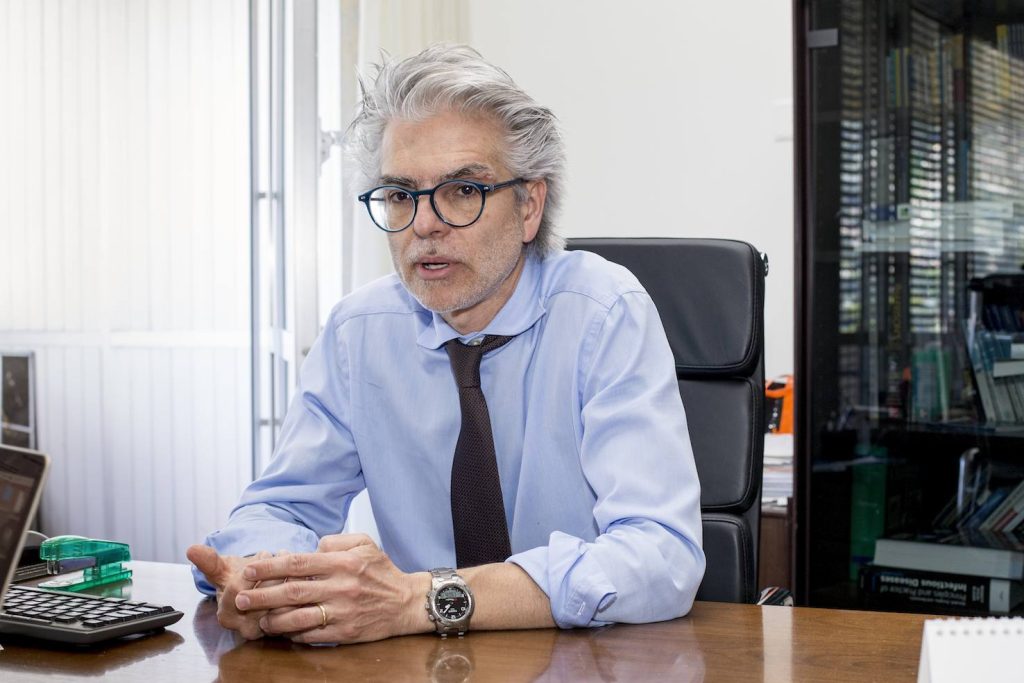 Il dottor Christian Garzoni (Stefano Spinelli)