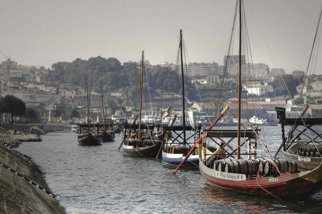 Barcos Rabelos sul Rio Duero (Waxilexlilarose)