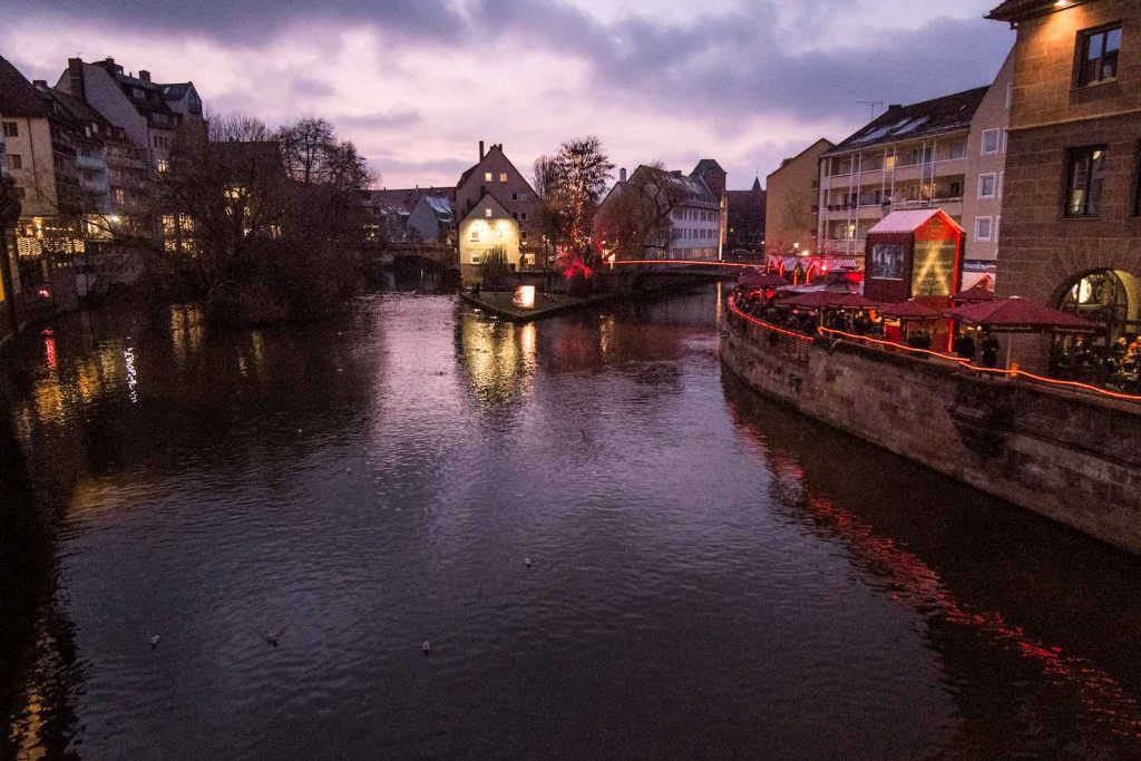 Il mercatino di Norimberga sulle rive del fiume