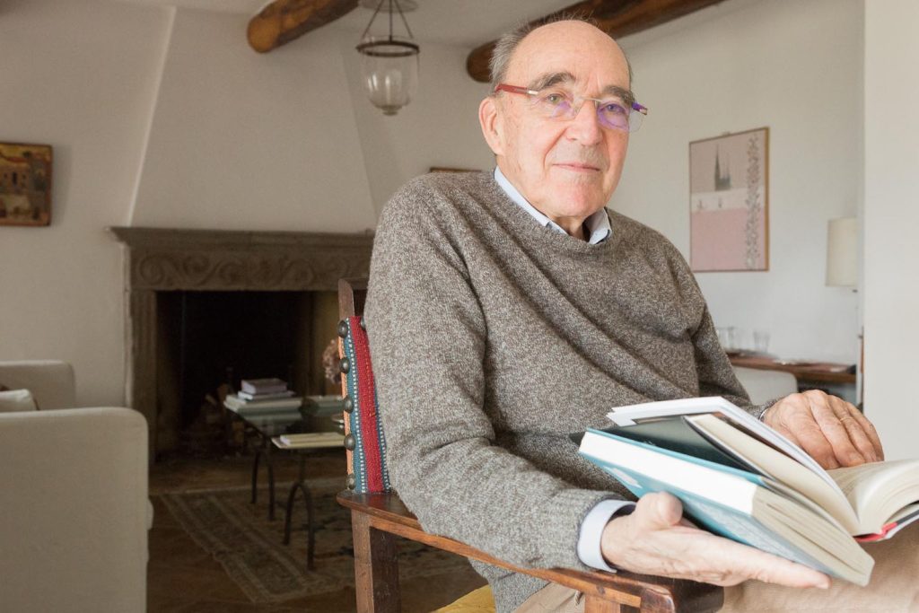 Il chirurgo professor Sebastiano Martinoli (Vincenzo Cammarata)
