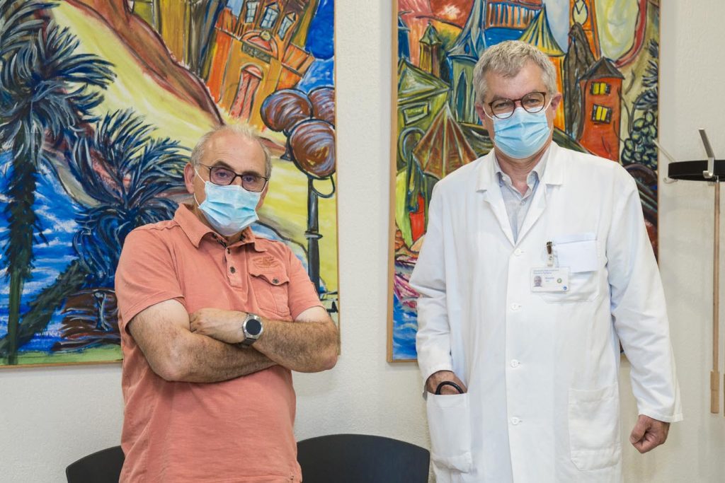 Alain Kaelin, direttore del Neurocentro (a destra), e il presidente dell’associazione MGR Svizzera Italiana, Claudio Del Don (Stefano Spinelli)