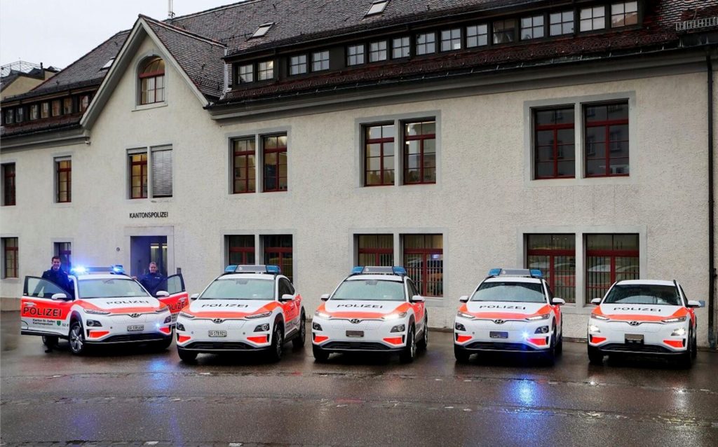 Il parco auto Hyundai Kona electric in forza alla polizia