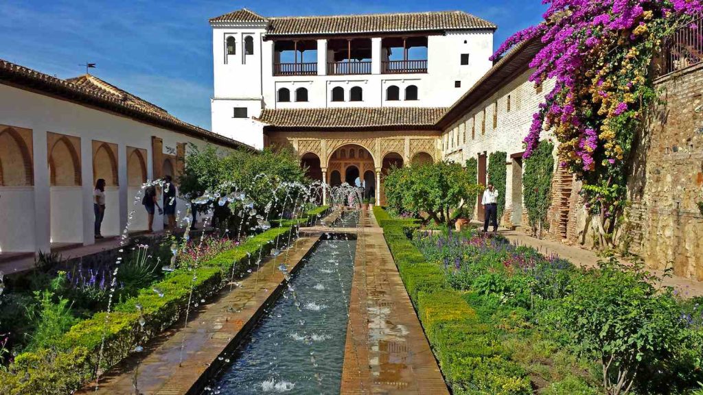 Una parte del giardino del Generalife di Granada, Andalusia (Pxhere)