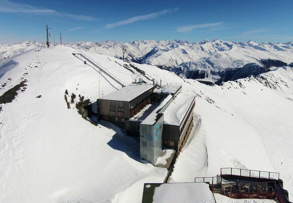 L’ex edificio principale del WSL, l’Istituto per lo studio della neve e delle valanghe SLF sopra Davos (Capricorn4049)