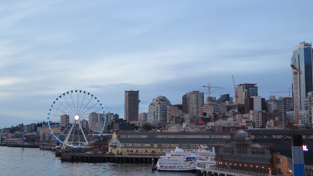 Il Seattle Waterfront visto da Elliott Bay