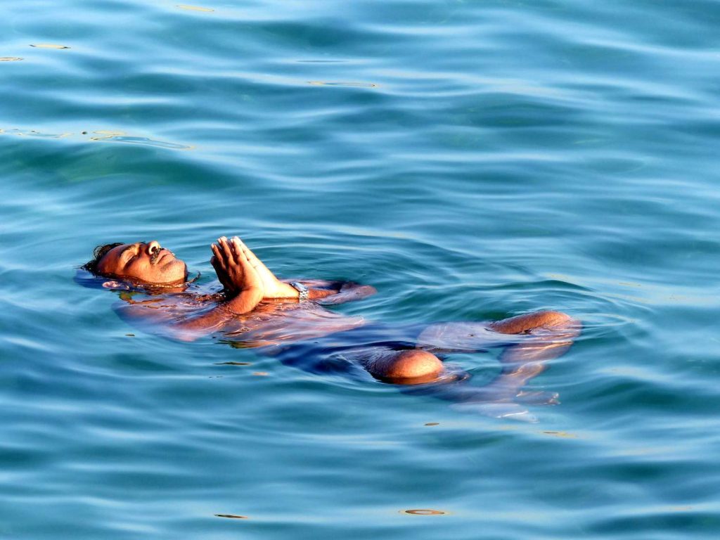 Un atto di adorazione in acqua