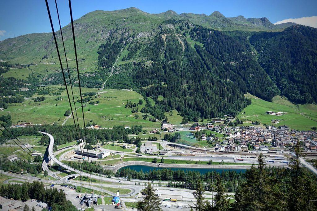 Airolo visto dalla funivia per Pesciüm