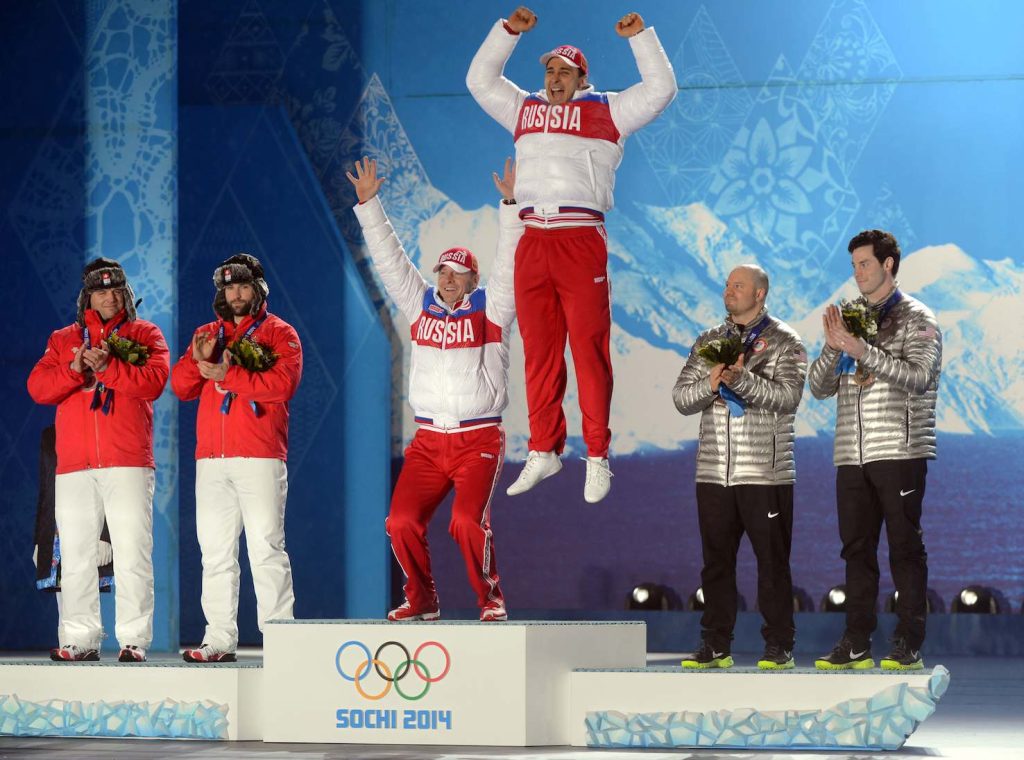 Il momento della premiazione dei Giochi Olimpici di Sochi, nel 2014, vede gli svizzeri sul secondo gradino del podio (Tim Hipps)