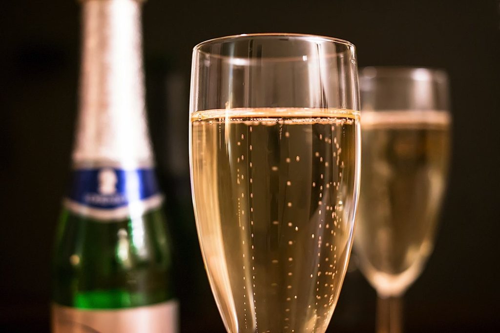 Le singolari bollicine dello Champagne (Pxhere.com)