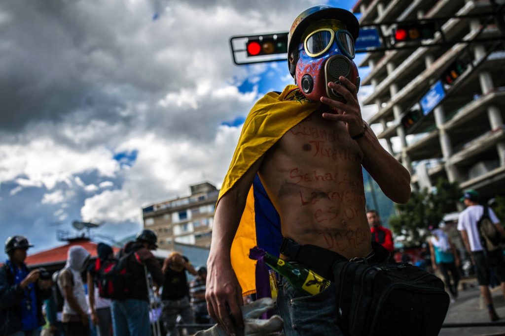 Oppositori protestano contro la nuova Assemblea costituente a Caracas (AFP)
