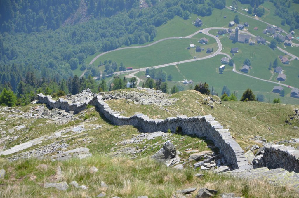 La muraglia e Campo Vallemaggia, 1000 metri sotto