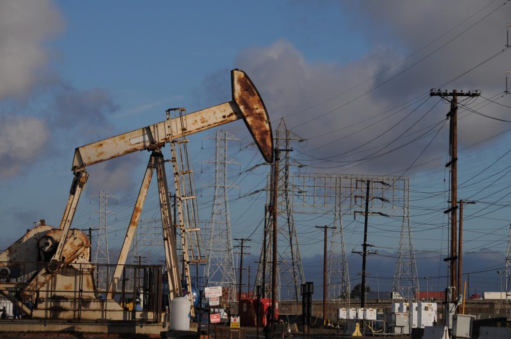 La pandemia potrebbe cagionare la fine della pratica del fracking, ovvero della trivellazione della terra per il recupero di idrocarburi (www.publicdomainpictures.net)