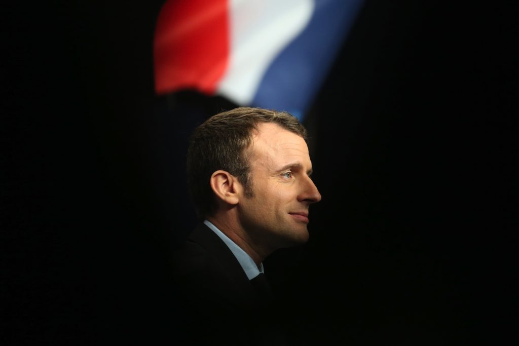 Emmanuel Macron, liberale e europeista, incarna le speranze di rinascita di una nuova classe politica (AFP)