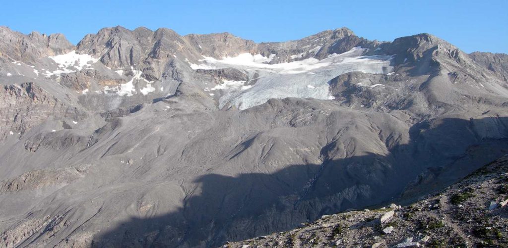 Il Ghiacciaio del Ducan e gli affioramenti rocciosi al suo margine inferiore (Heinz Furrer)