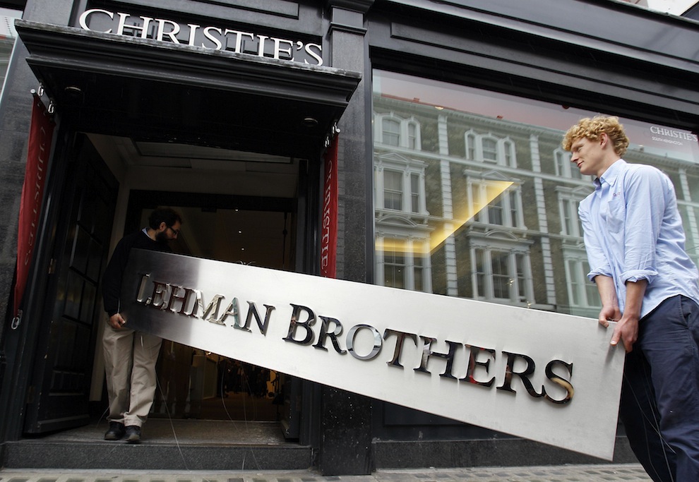 La gloriosa insegna della Lehman Brothers messa all'asta dopo il fallimento della banca (Keystone)