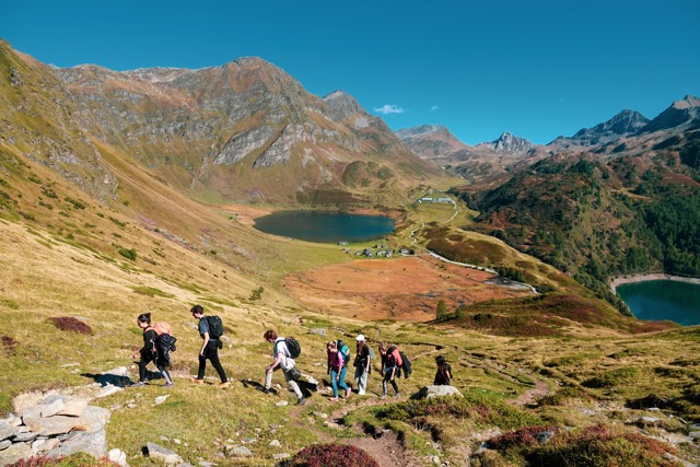 Un’uscita sul territorio durante il Seminario alpino 2023 per gli studenti dell’USI (casasostenibilita.usi.ch)