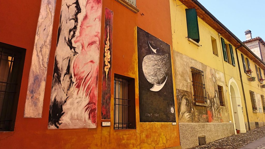 A Dozza, in Emilia Romagna, la Street Art si fa paesaggio urbano