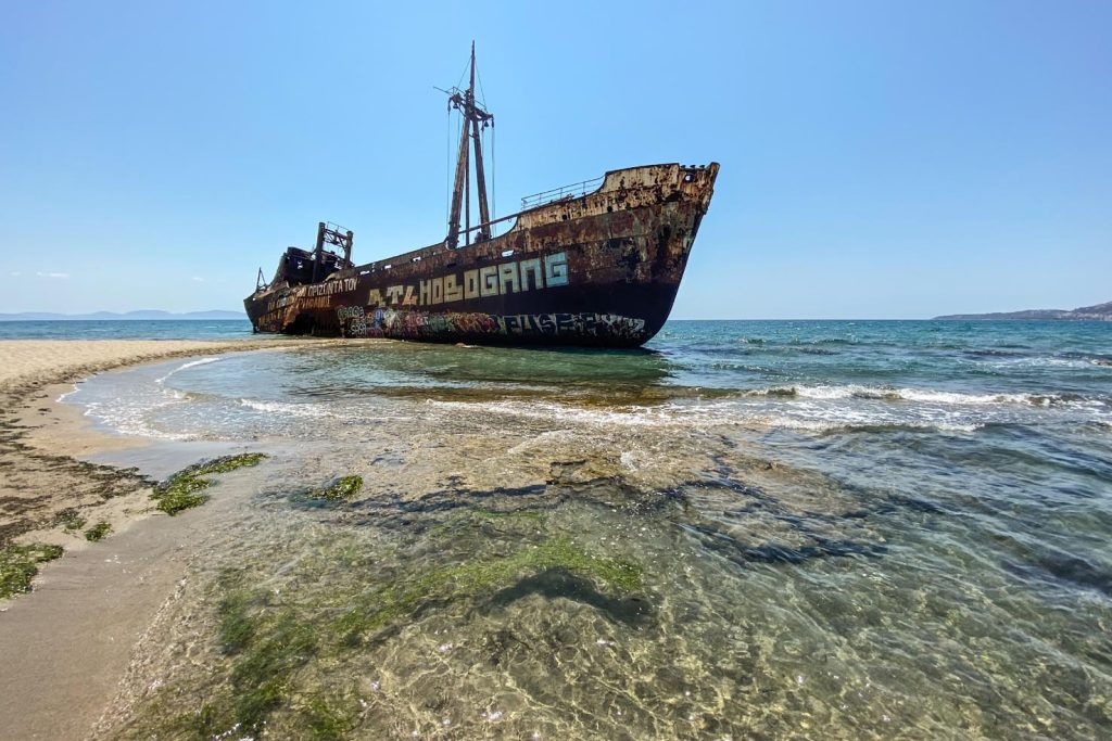 Gythio, spiaggia di Valtaki, relitto della nave Dimitrios