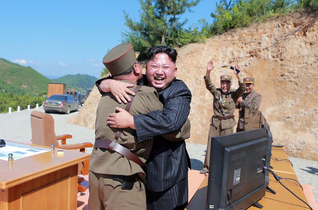 Kim Jong-un esultante dopo il lancio del missile avvenuto il 4 luglio scorso (AFP)