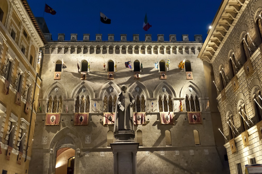 Palazzo Salimbeni, sede del Monte dei Paschi di Siena, oggi emblema della fragilità del sistema bancario italiano (Keystone)