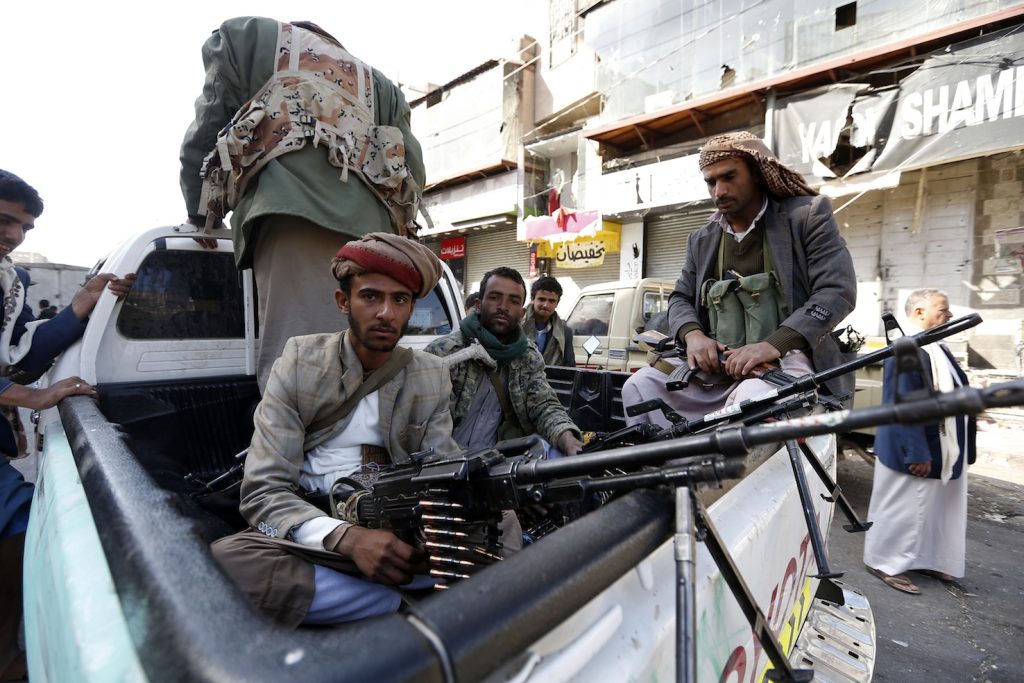 Ribelli Houthi a Sana’a, Yemen, 4 dicembre 2017 (AFP)