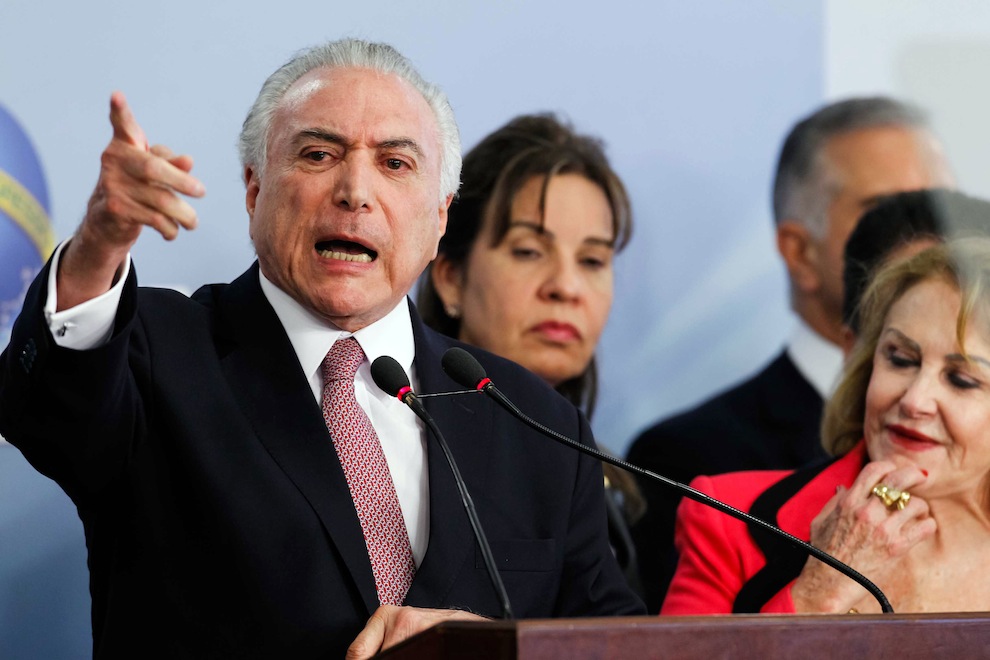 Michel Temer respinge le accuse di corruzione, ma sta ormai perdendo gli appoggi che contano (Keystone)
