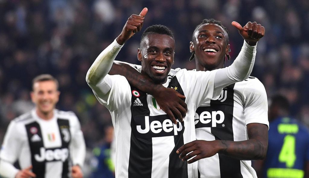 Moise Kean abbraccia Blaise Matuidi, in un momento di felicità (Keystone)