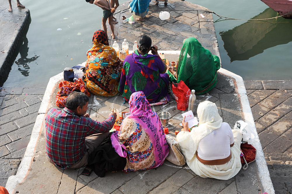 Nei ghat di Maheshwar si condivide spiritualità e quotidianità (Stefano Ember)