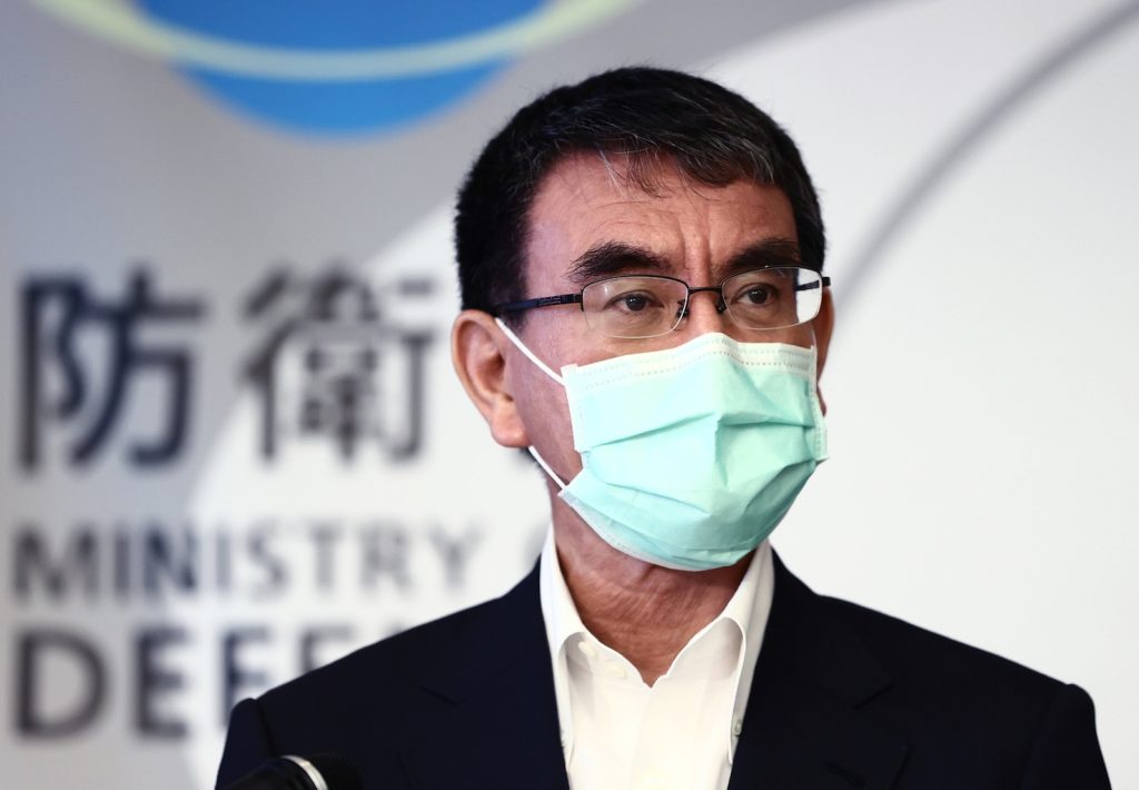 Taro Kono, ministro della Difesa giapponese (AFP)