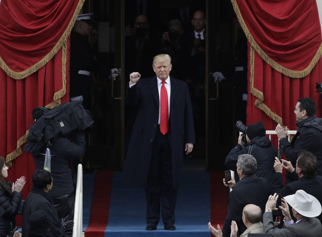 Donald Trump nel giorno del suo insediamento il 20 gennaio 2017 (Keystone)