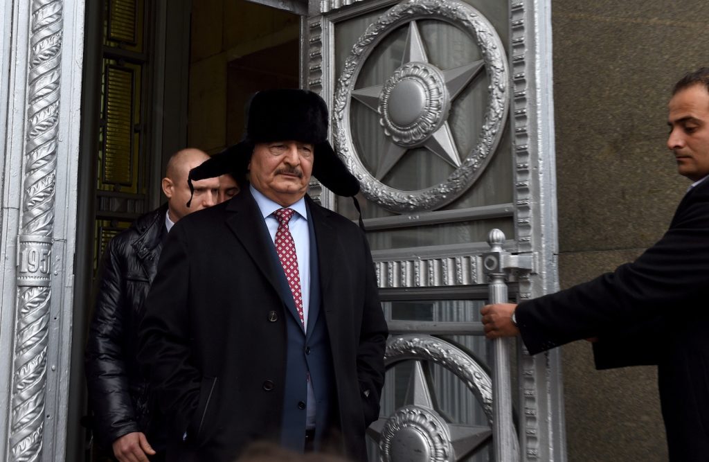 Mosca scommette sul generale Khalifa Haftar per ricostruire l’asse filorusso in Medio Oriente (AFP)