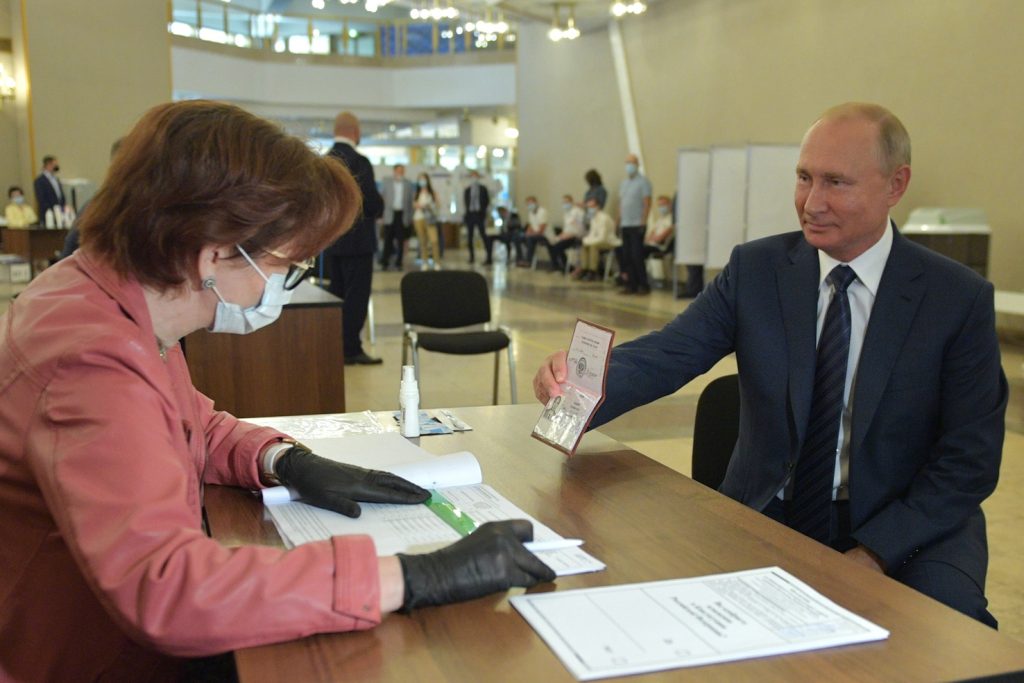 Questo referendum rappresenta lo spartiacque fra i primi 20 anni  e i secondi di Putin al potere (Keystone)