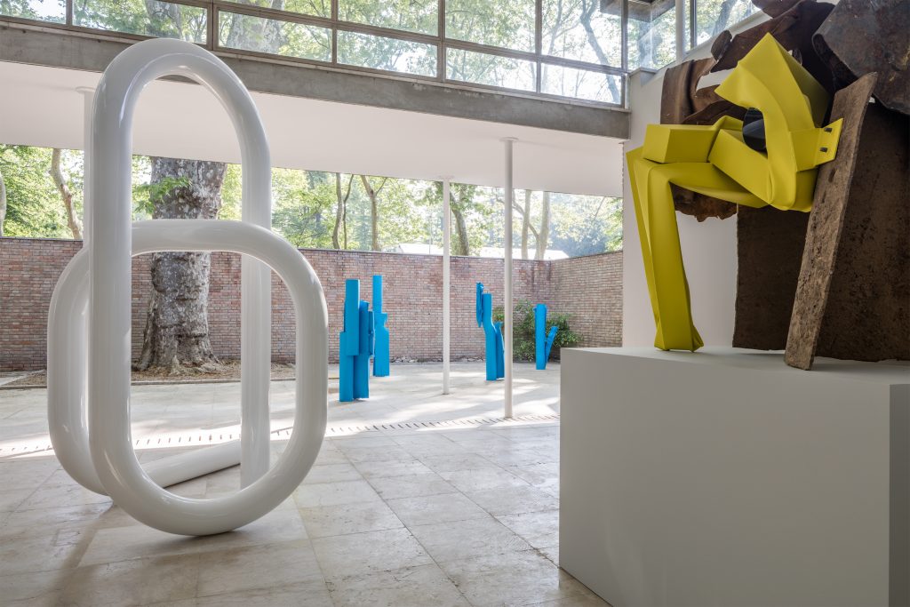Sculture di Carol Bove esposte in Women of Venice al Padiglione svizzero. (Courtesy of the artist, David Zwirner New York/London, Maccarone New York/Los Angeles)