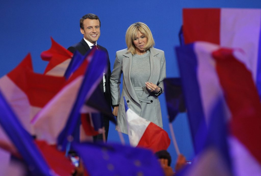 Emmanuel Macron con la moglie Brigitte, 24 anni di differenza (Keystone)