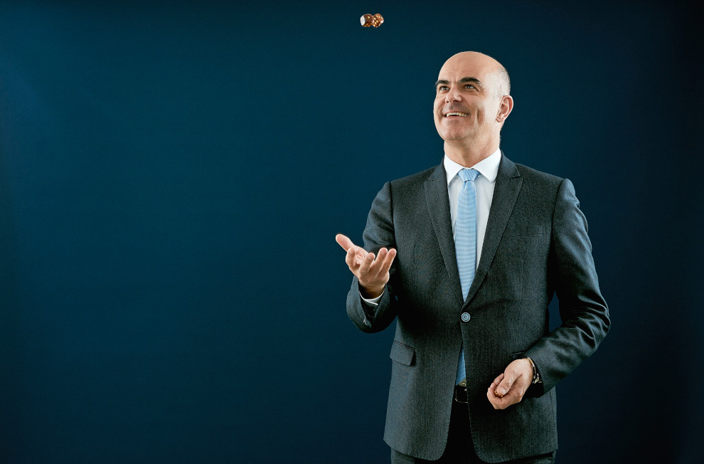 Alain Berset: «I dadi hanno qualcosa di ludico, ma ci ricordano anche che il caso può mandare a monte i piani migliori» (Franziska Frutiger)