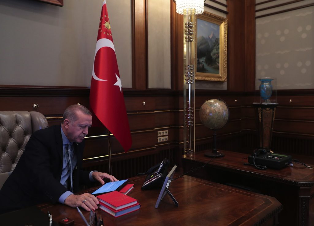Erdogan invade la Siria per annientare i curdi e avverte l'Europa di non definire occupazione  l'operazione militare di Ankara (Keystone)