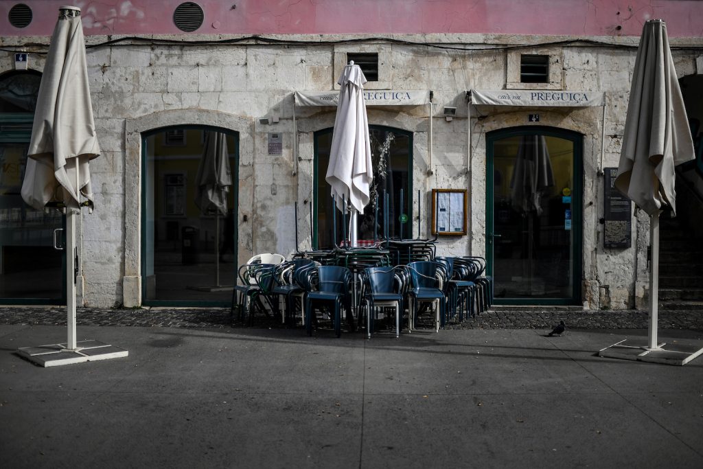 Ristoranti chiusi a Lisbona (AFP)