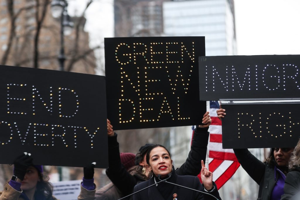 Alexandria Ocasio-Cortez, denominata AOC, come i grandi leader (AFP)