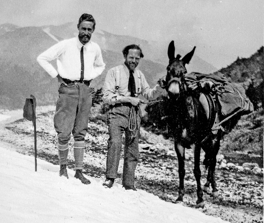 Giuseppe Haas-Triverio e M. C. Escher durante l'escursione da Scanno a Villetta Barrea, Abruzzo, il 21 maggio del 1929. (Foto: M. C. Escher)